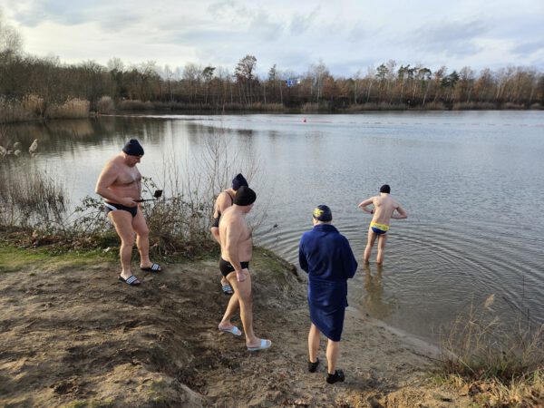 Schwimmer am Ufer